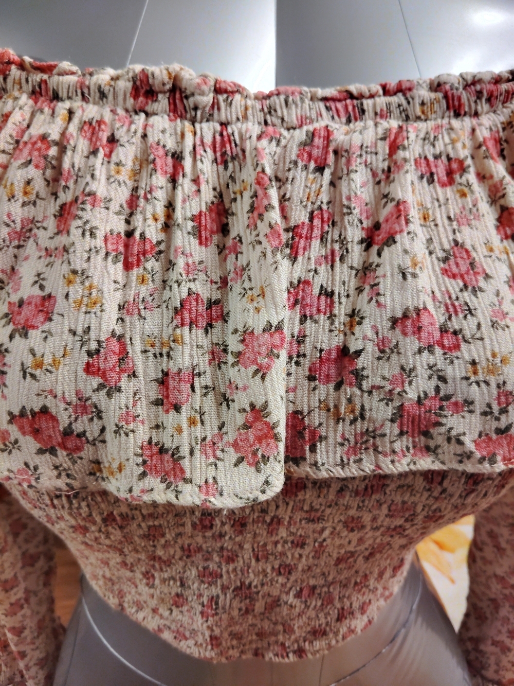 Urban Outfitters Kimchi Blue Floral Off Shoulder Smocked Crop Top Large - Picture 3 of 7